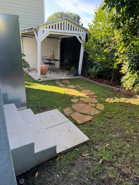 Building Photo - 2825 Moss Ave