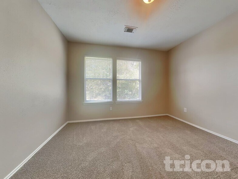 Building Photo - 16783 Fallen Timbers Dr