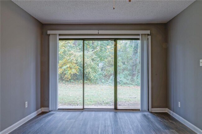 Building Photo - 3575 Oakvale Rd