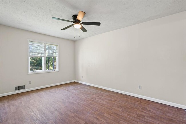 Building Photo - 2122 Fieldstone View Ct SE