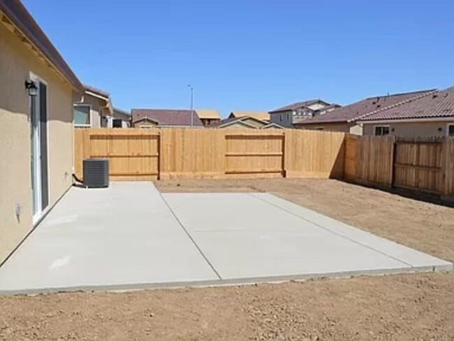 Building Photo - 4450 Lacy Ln