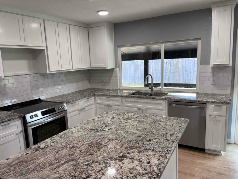 Building Photo - 2604 Creekview Dr