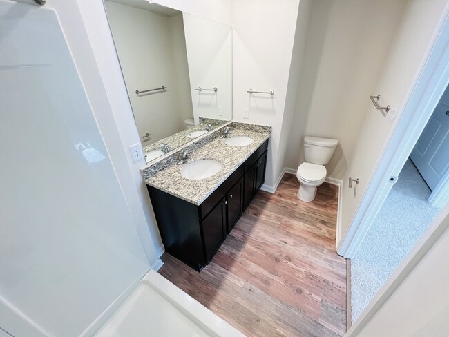 Building Photo - Townhome in Northeastern School District!