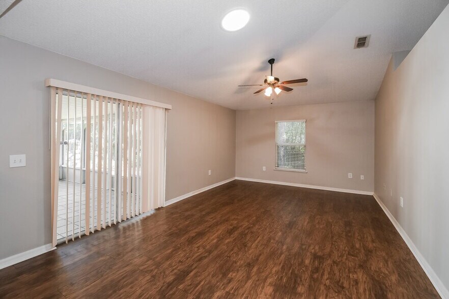 Building Photo - 12451 Glenn Hollow Dr