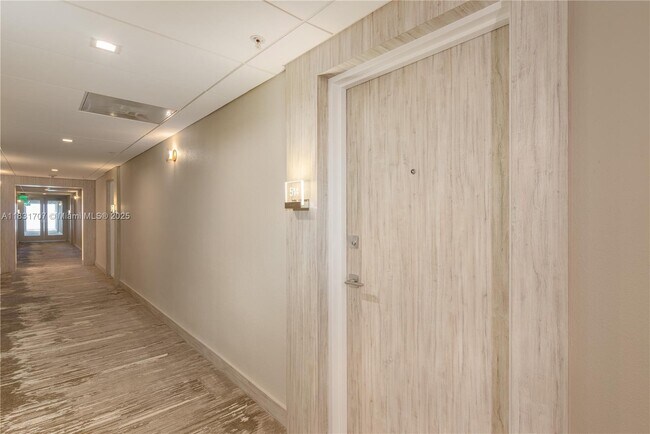 Building Photo - 10275 Collins Ave