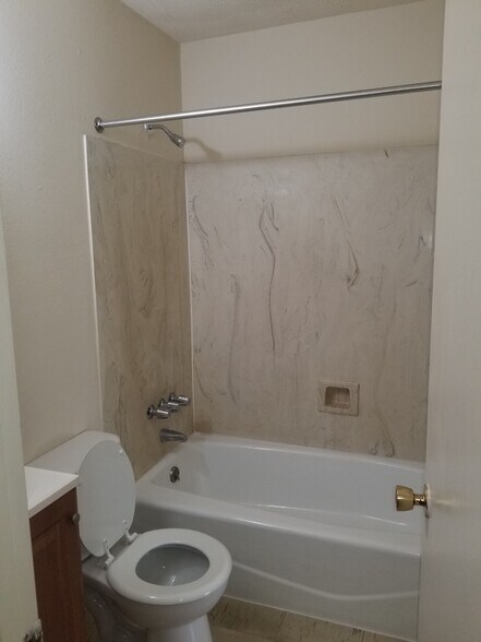 Building Photo - 109 Upsilon St