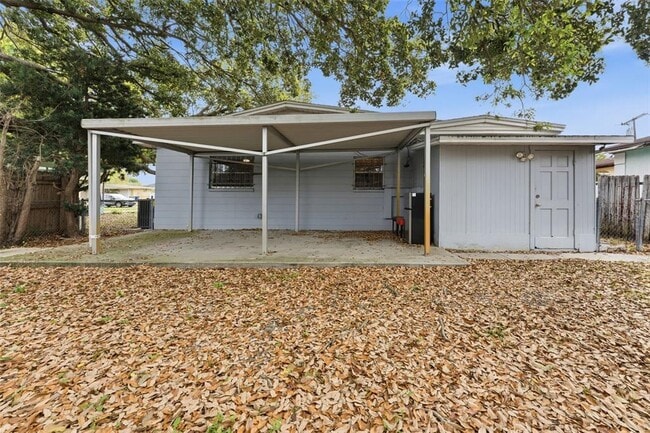 Building Photo - 2711 W Heiter St