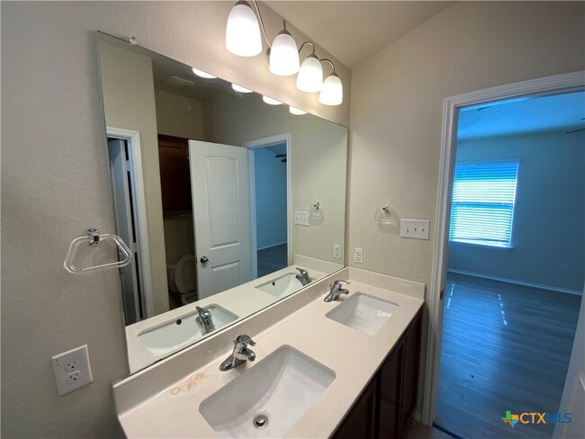 Building Photo - 5205 Cicero Dr