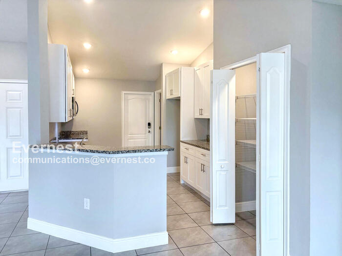 Building Photo - 518 Bristol Cir