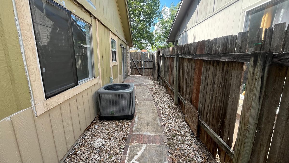 Building Photo - 9515 Aberdeen Way
