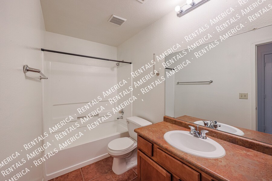 Building Photo - 3830 E Lakewood Pkwy E