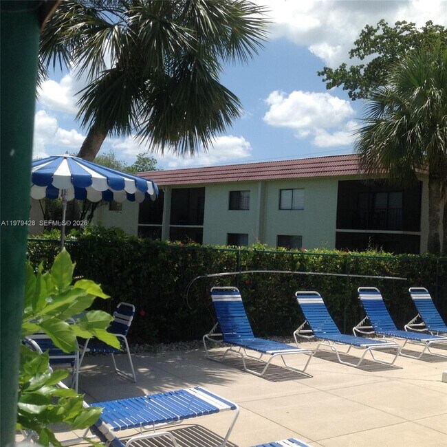 Building Photo - 16246 Laurel Dr