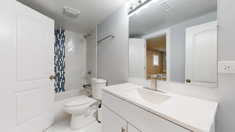 Building Photo - 3744 S Parnell Ave