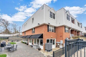 Building Photo - Plainview