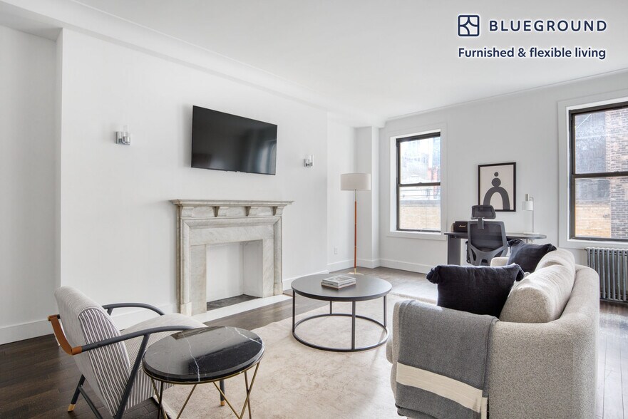 Building Photo - 15 W 55th St