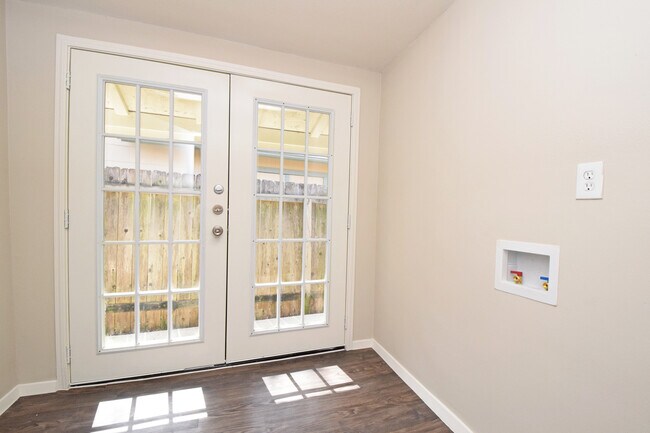 Building Photo - Brookside