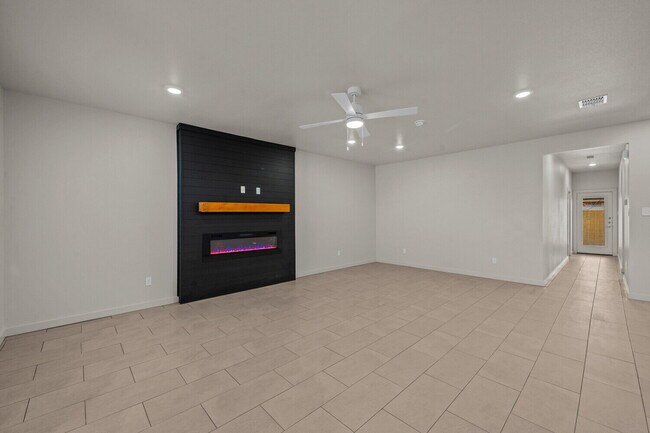 Building Photo - Brand new townhomes in Frenship East!
