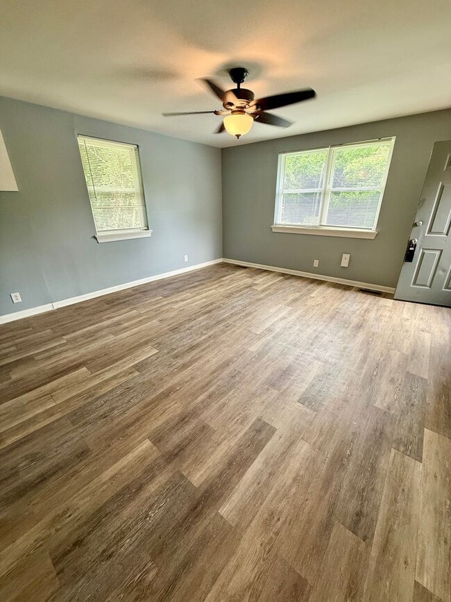Building Photo - Cute Renovated Duplex in 37206 for $1500/Mo
