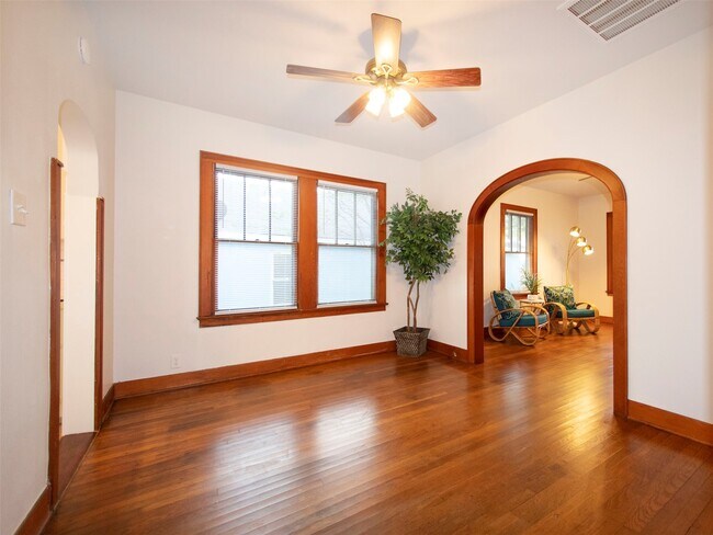 Building Photo - 5111 Ave Q 1/2