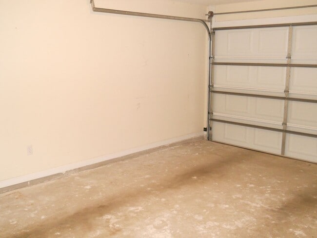 Building Photo - 3 BR 2 BA in Hahira