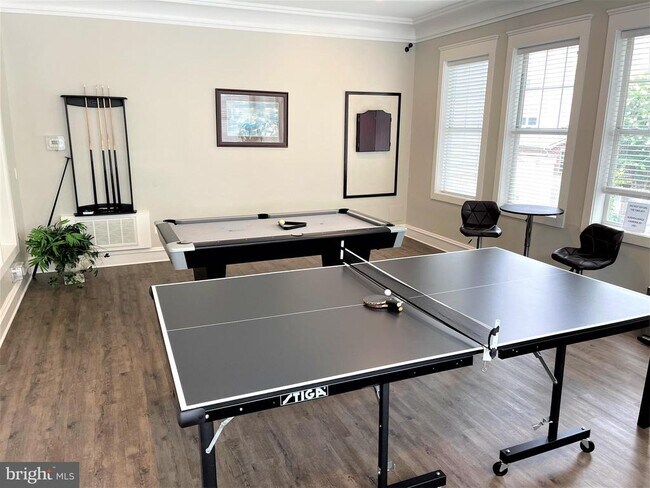 Building Photo - 1641 International Dr