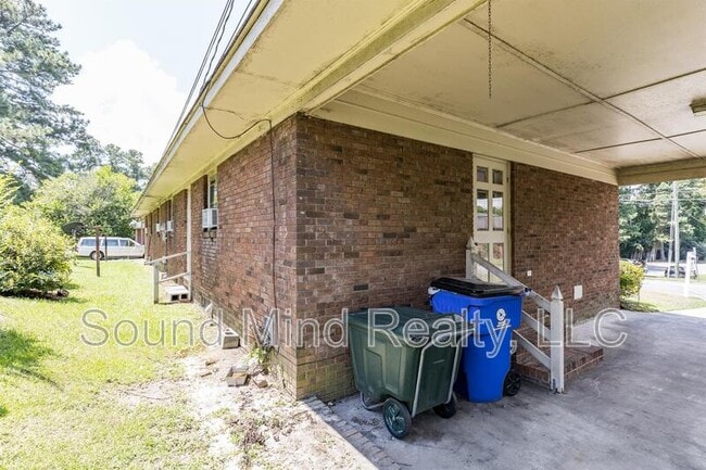 Building Photo - 207 S Alston St