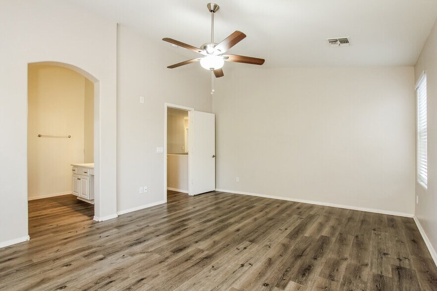 Building Photo - 6632 W Watkins St