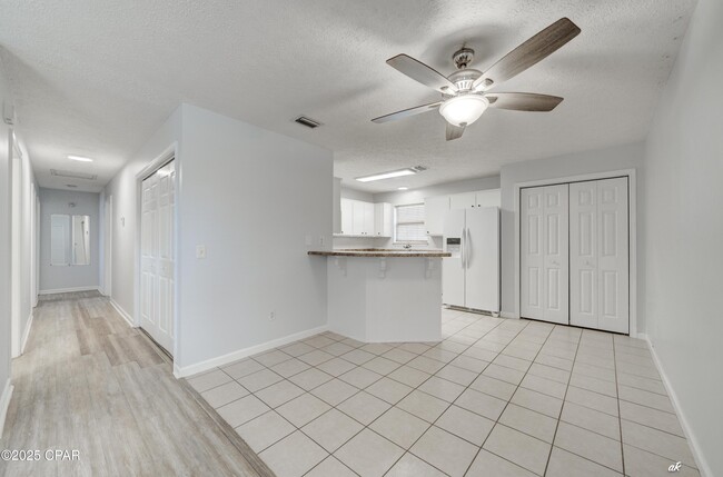 Building Photo - 3127 Douglas Rd