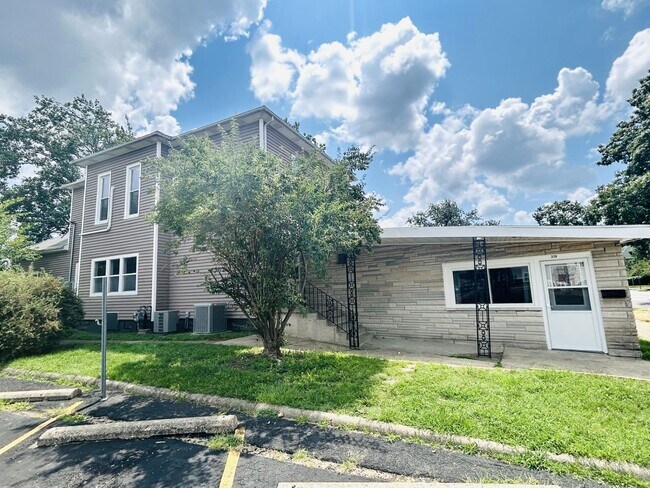 Building Photo - 316-314 1/2 S 6th St