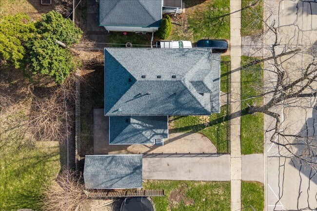 Building Photo - 18 N Main St