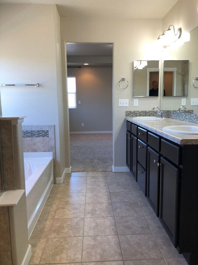 Building Photo - 6996 Tullamore Dr