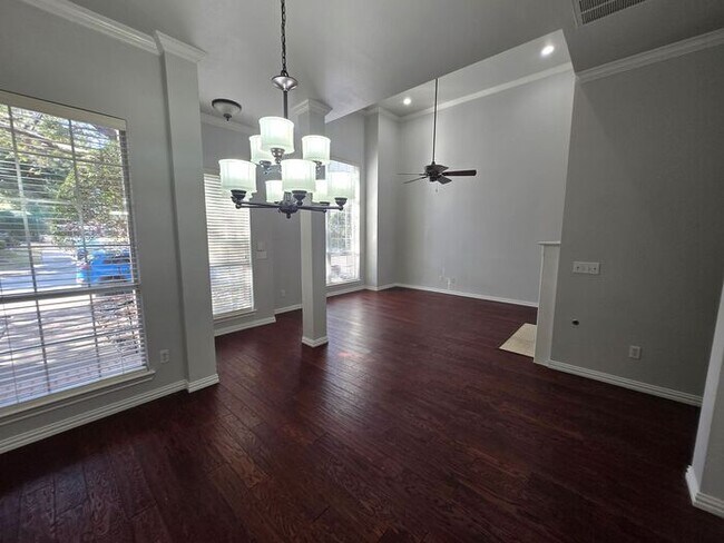 Building Photo - 6116 Thursby Ave