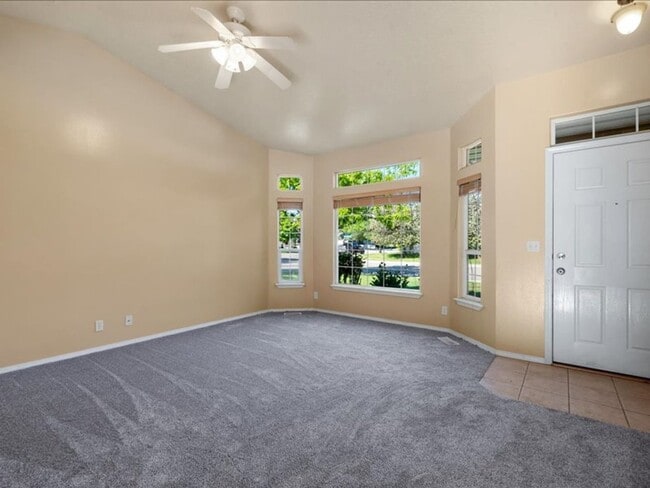 Building Photo - 3 Bedroom 2.5 Bathroom Home in Southwest B...