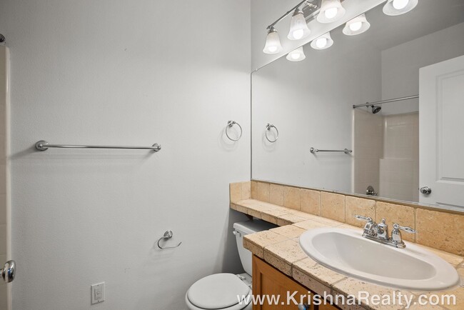 Building Photo - Spectacular 3BD* 2.5 BA* Condo*by Nike Wor...