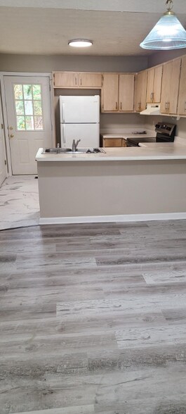 Building Photo - 419 Pine Crest Cir