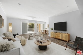 Building Photo - 423 Rexford Dr