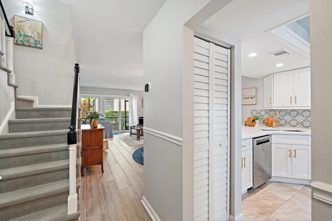 Building Photo - 9170 SE Riverfront Terrace