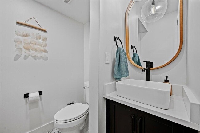 Building Photo - 1605 US-1