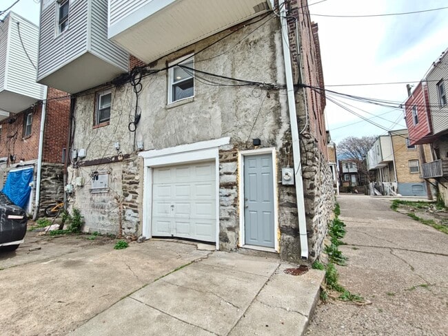 Building Photo - 5245 Pentridge St