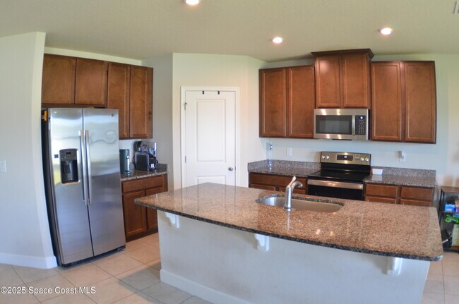 Building Photo - 125 Lavenna Ave