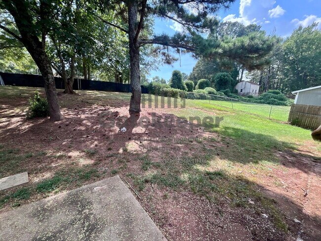 Building Photo - 145 Fieldstone Dr
