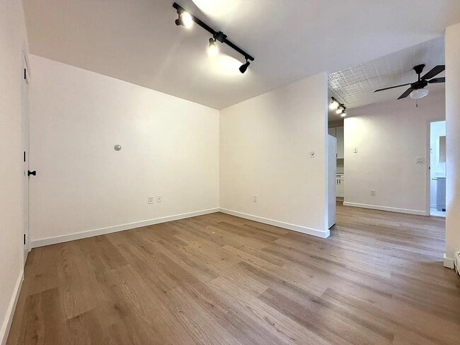 Building Photo - 1919 Willow Ave