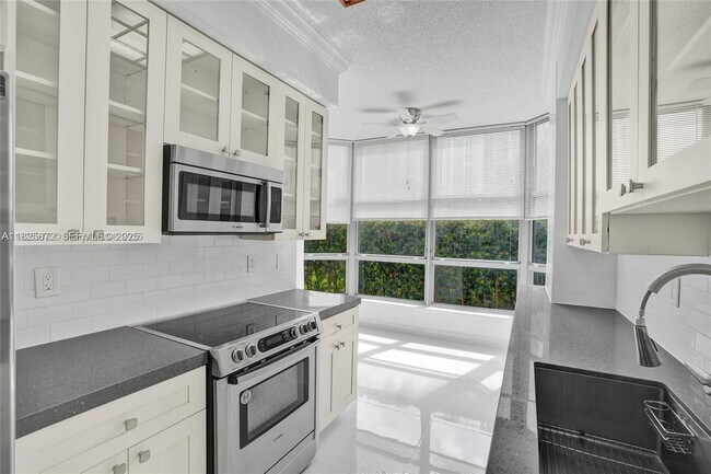 Building Photo - 3500 Mystic Pointe Dr