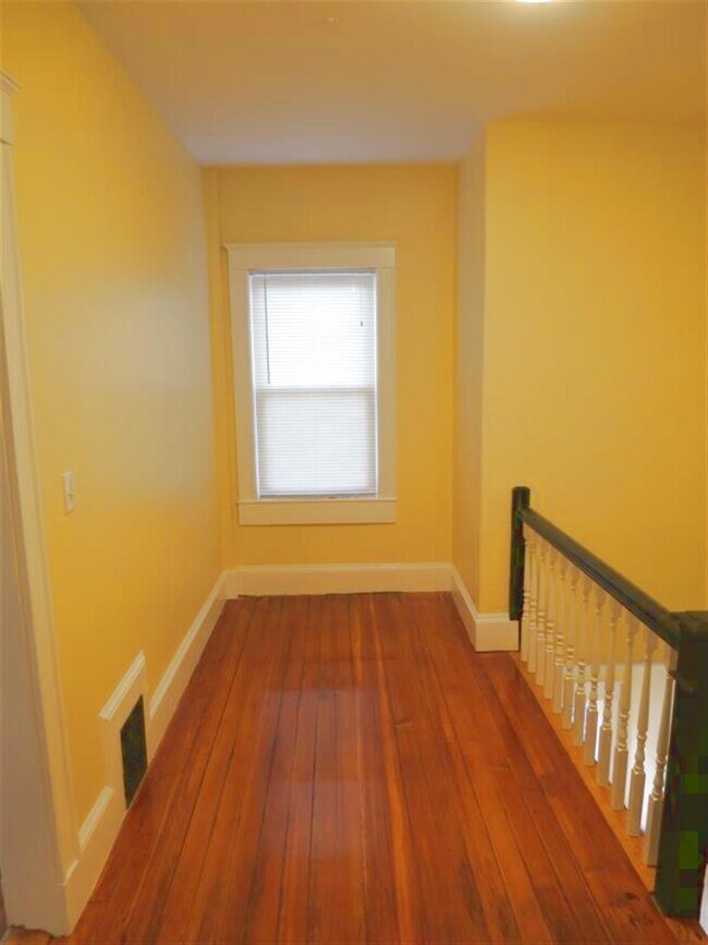 Building Photo - 332 Beacon St