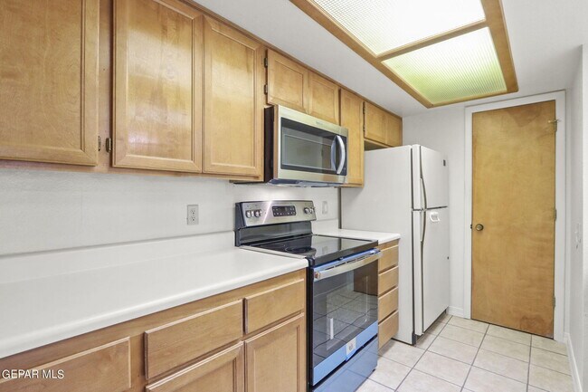Building Photo - 7465 Stoney Hill Dr