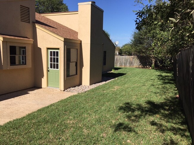 Building Photo - 13034 N Run