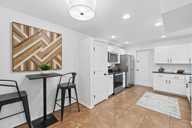 Building Photo - 8346 Summerwood Dr