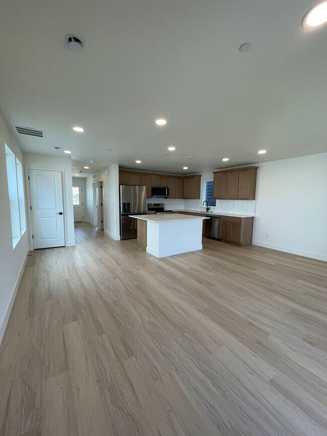 Building Photo - Stunning Rowhouse in NE Ft. Collins