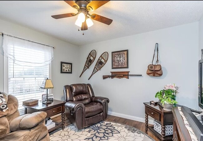 Building Photo - HELLO Georgeous 3 bdrm, 2 bath Single Fami...