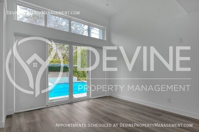 Building Photo - 3026 Greenfield Ave